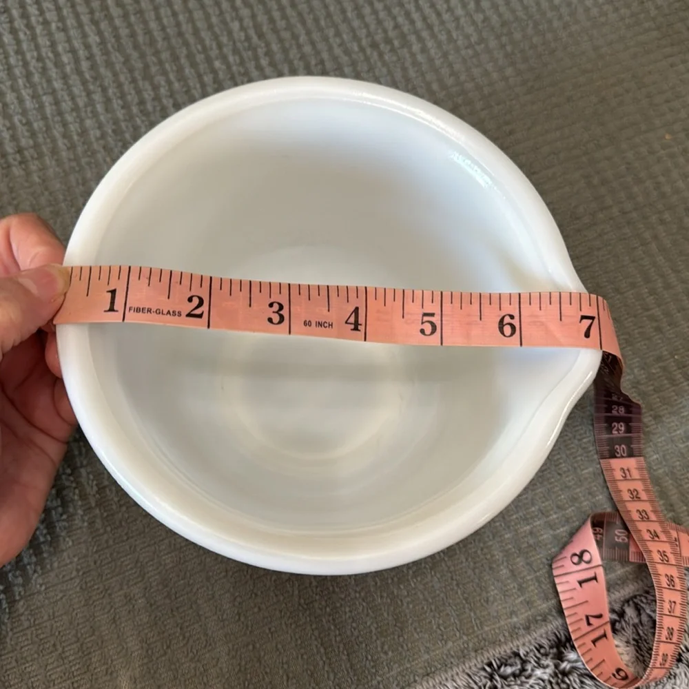 Vintage Hamilton‎ Beach Milk Glass Mixing Bowl Pour Spout Racine Wisconsin 7”